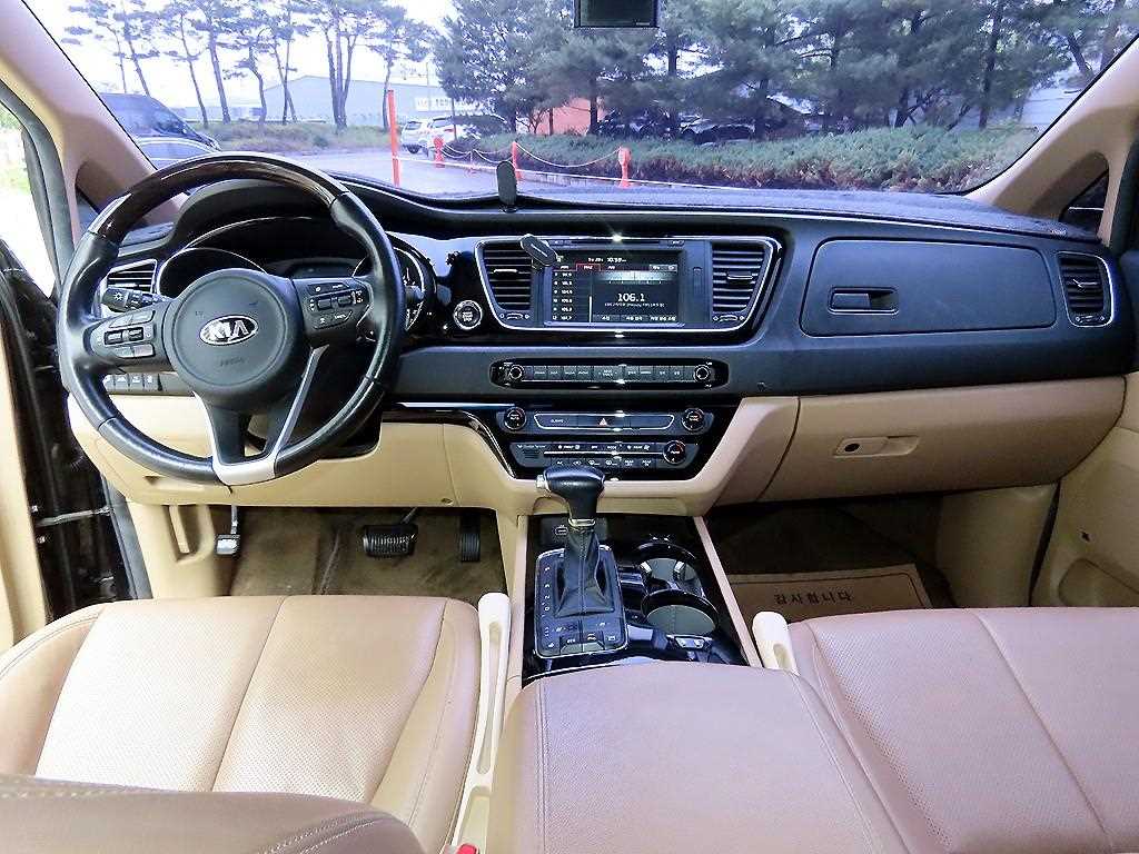 KIA Carnival - Vista 7