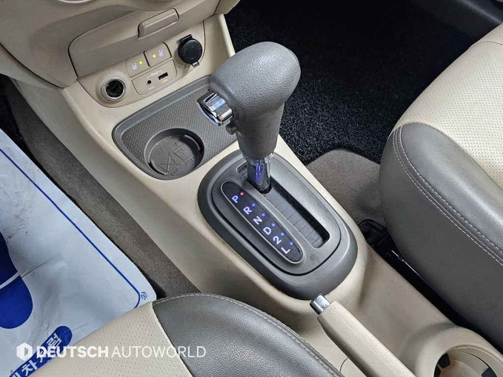 HYUNDAI Verna - Vista 9