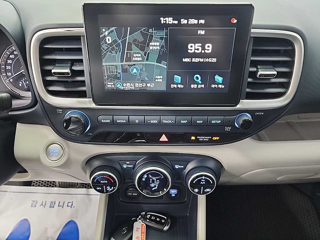 HYUNDAI Venue - Vista 10