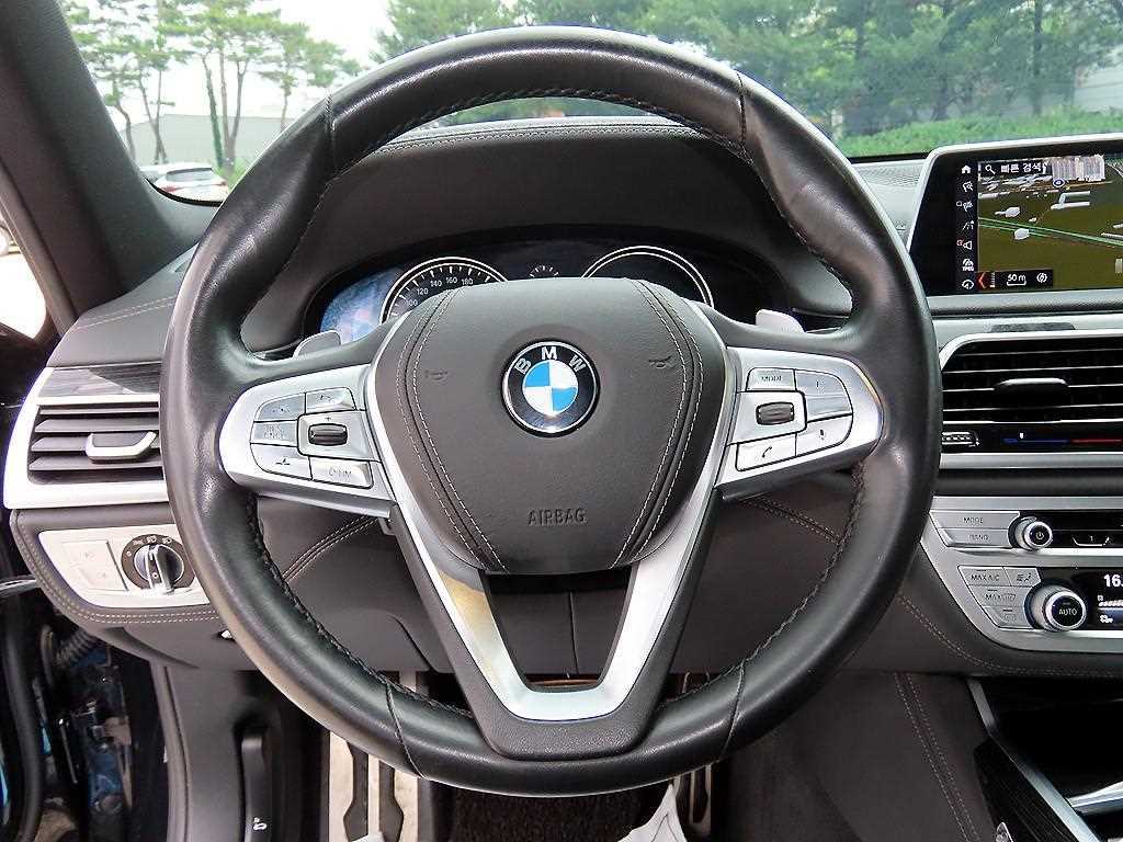 BMW 7 Series - Vista 8