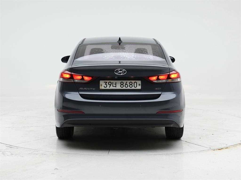 HYUNDAI Avante - Vista 5
