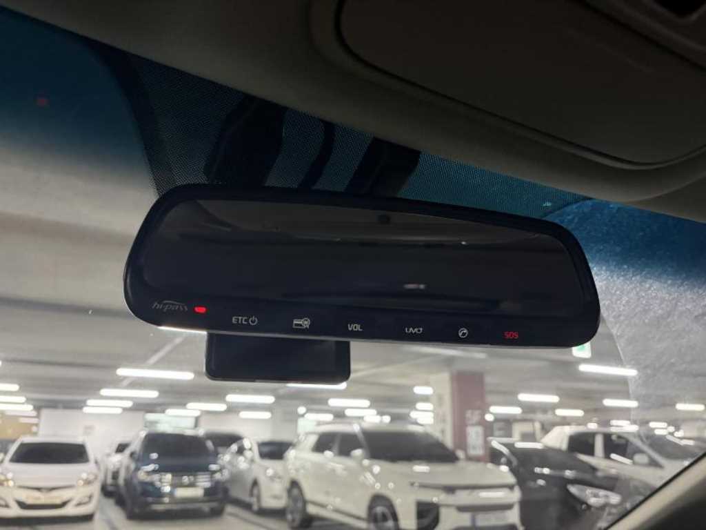 KIA Carnival - Vista 11