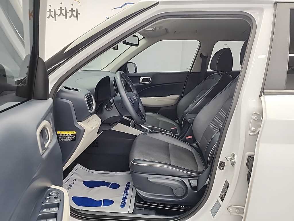 HYUNDAI Venue - Vista 11