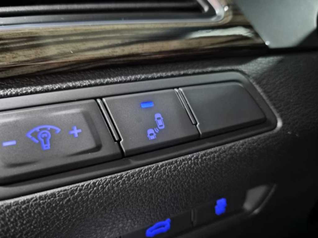 HYUNDAI Sonata - Vista 12