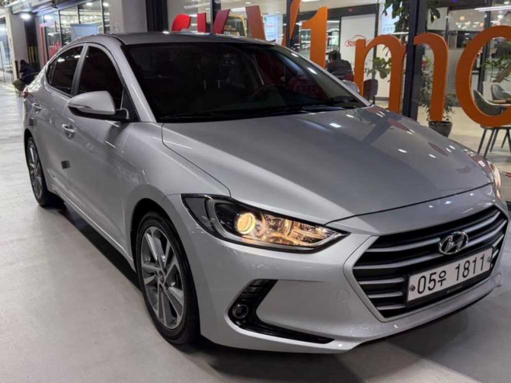 HYUNDAI Avante - Vista 2