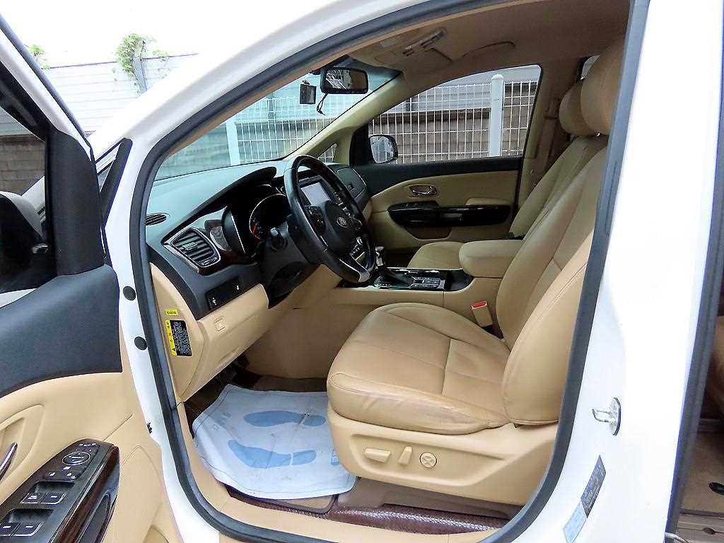 KIA Carnival - Vista 5