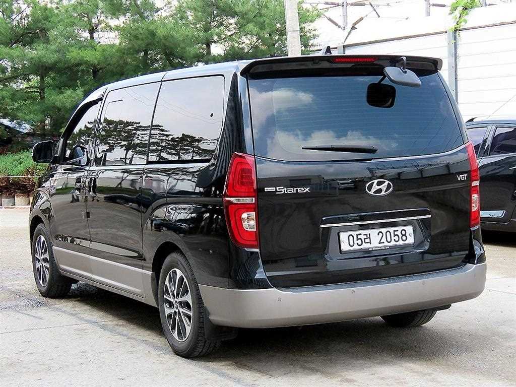 HYUNDAI Starex - Vista 3