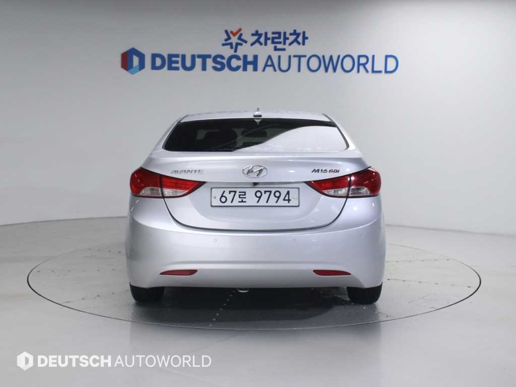 HYUNDAI Avante - Vista 4