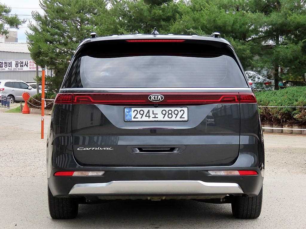 KIA Carnival - Vista 4
