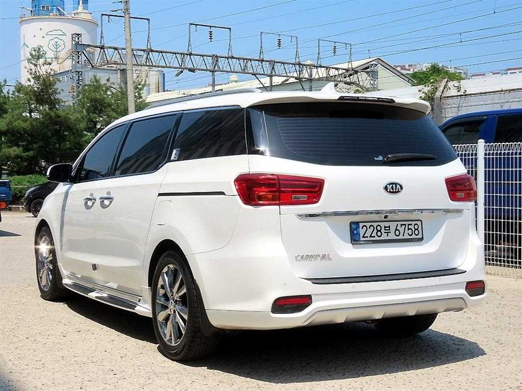 KIA Carnival - Vista 3