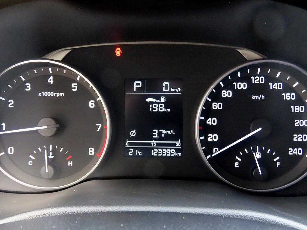 HYUNDAI Avante - Vista 9