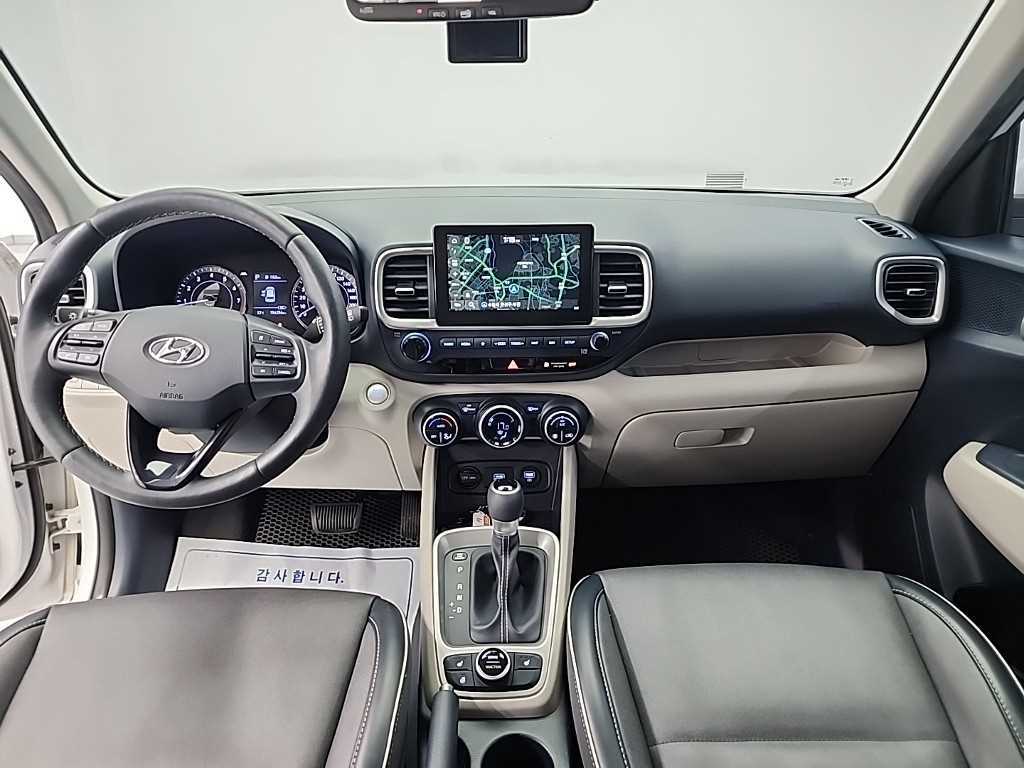 HYUNDAI Venue - Vista 7