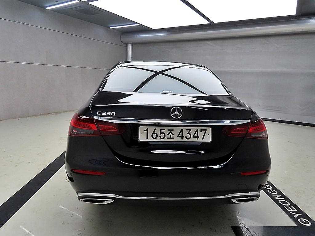 Mercedes Benz E class - Vista 3