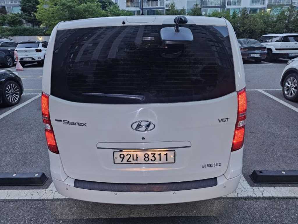HYUNDAI Starex - Vista 2