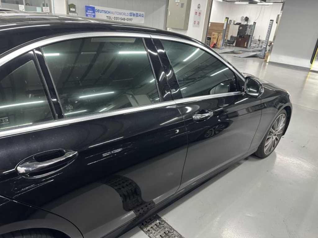 Mercedes Benz E class - Vista 7