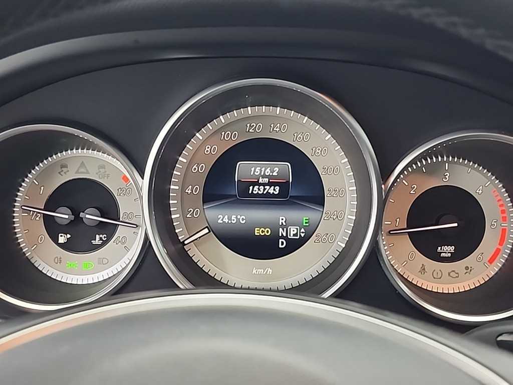 Mercedes Benz CLS Class - Vista 6