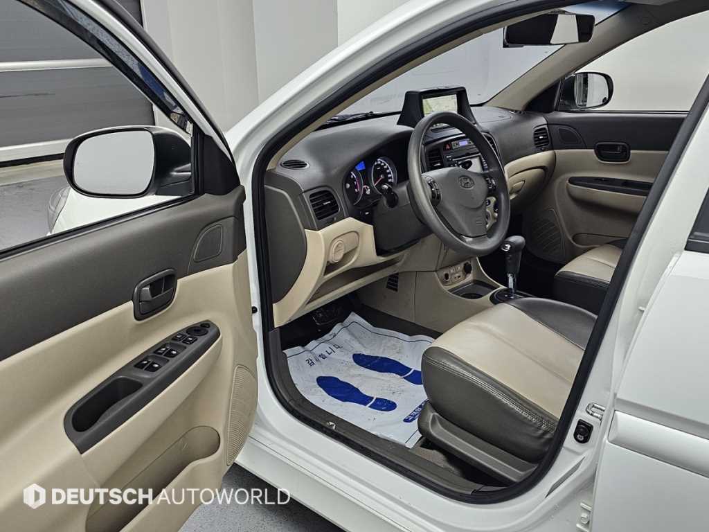 HYUNDAI Verna - Vista 11