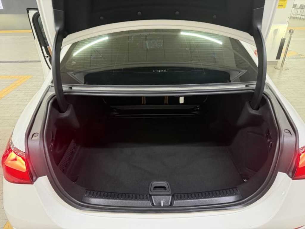 Mercedes Benz E class - Vista 8