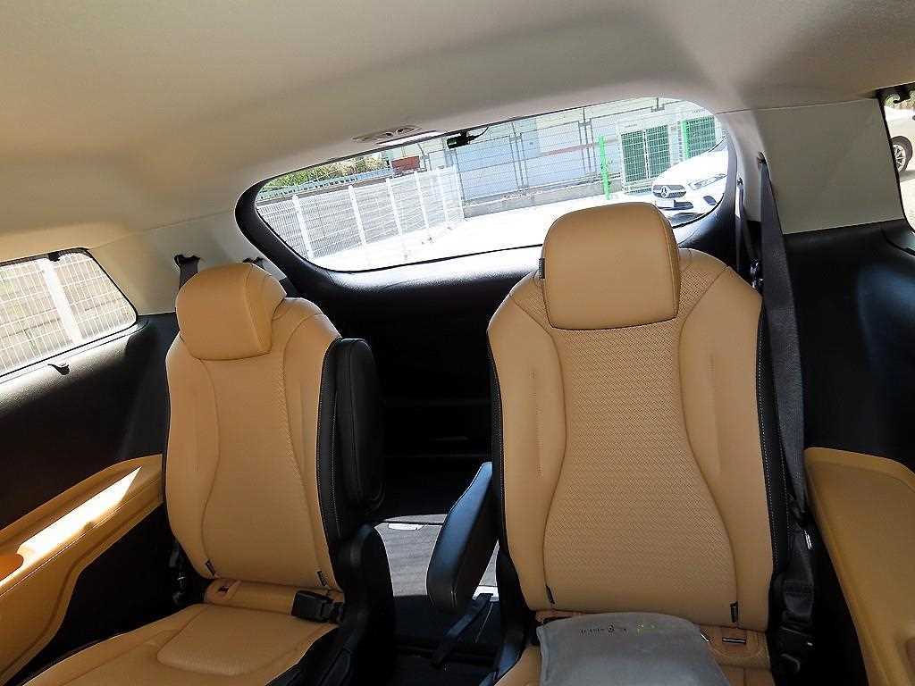 KIA Carnival - Vista 7