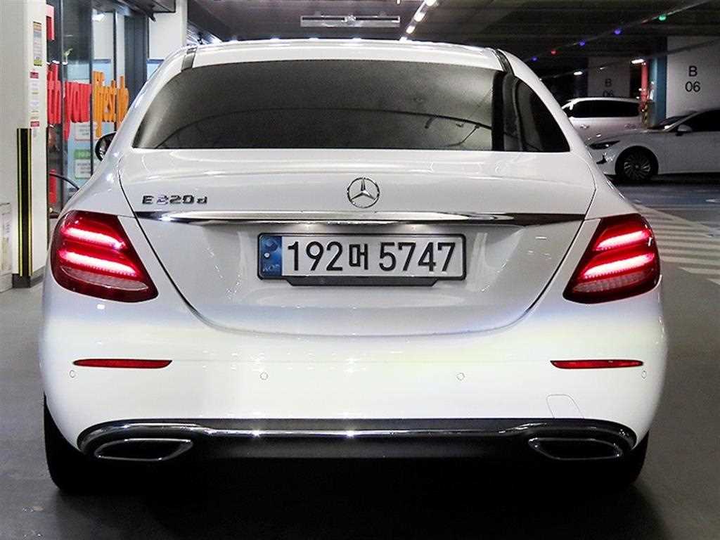 Mercedes Benz E class - Vista 5