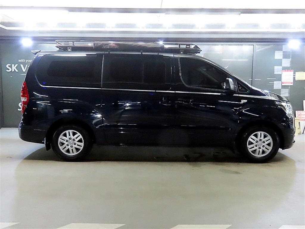 HYUNDAI Starex - Vista 3