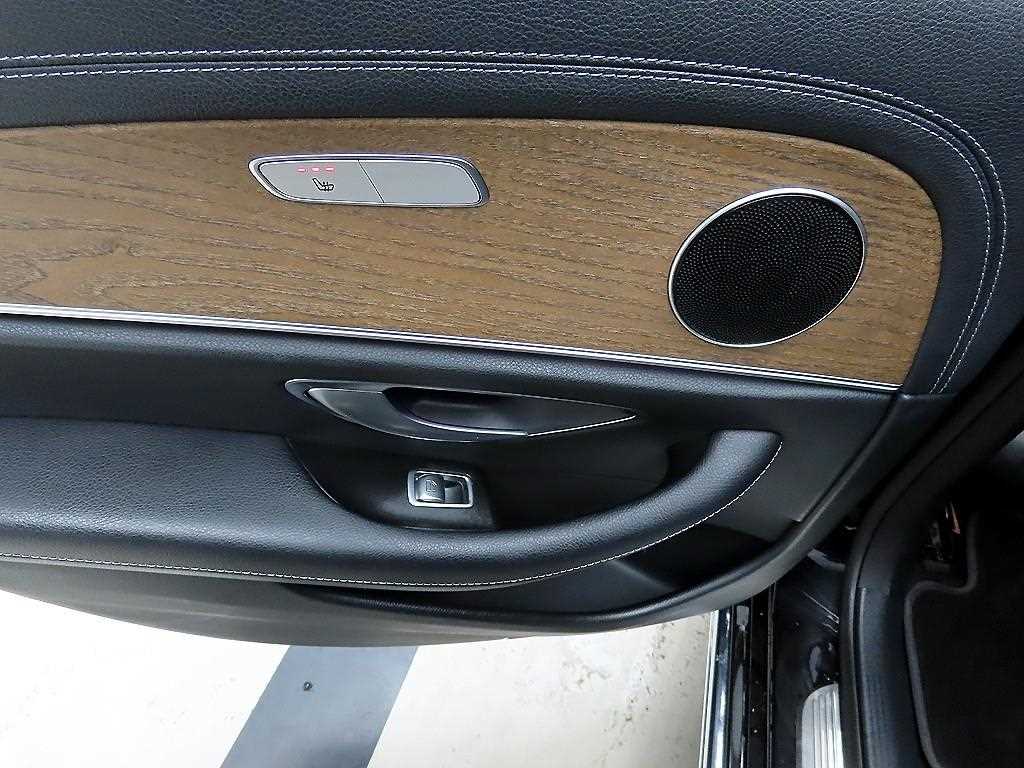 Mercedes Benz E class - Vista 12