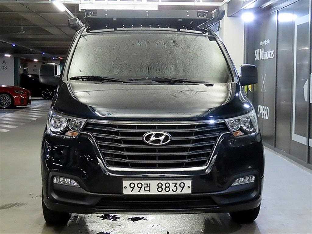HYUNDAI Starex - Vista 2