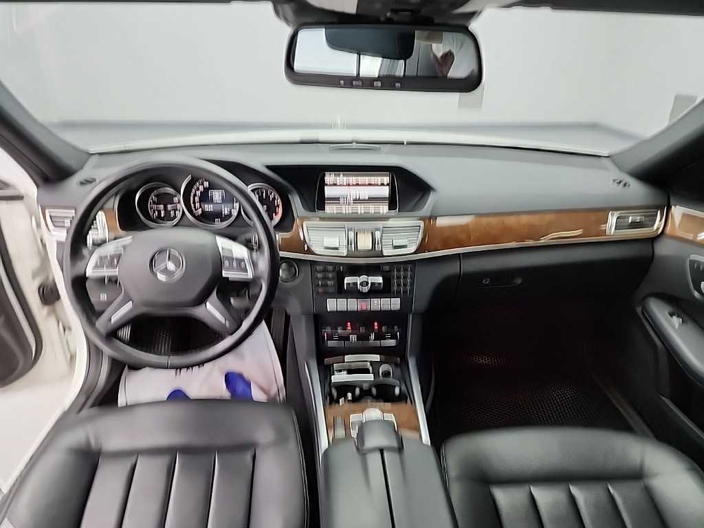 Mercedes Benz E class - Vista 7