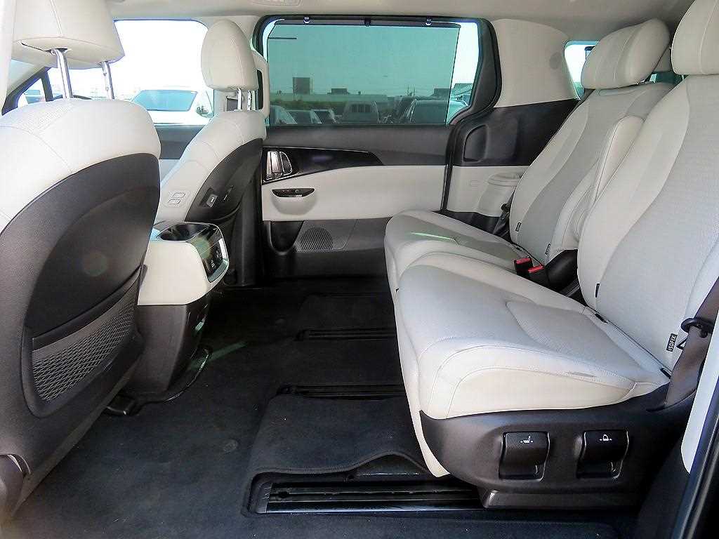 KIA Carnival - Vista 8