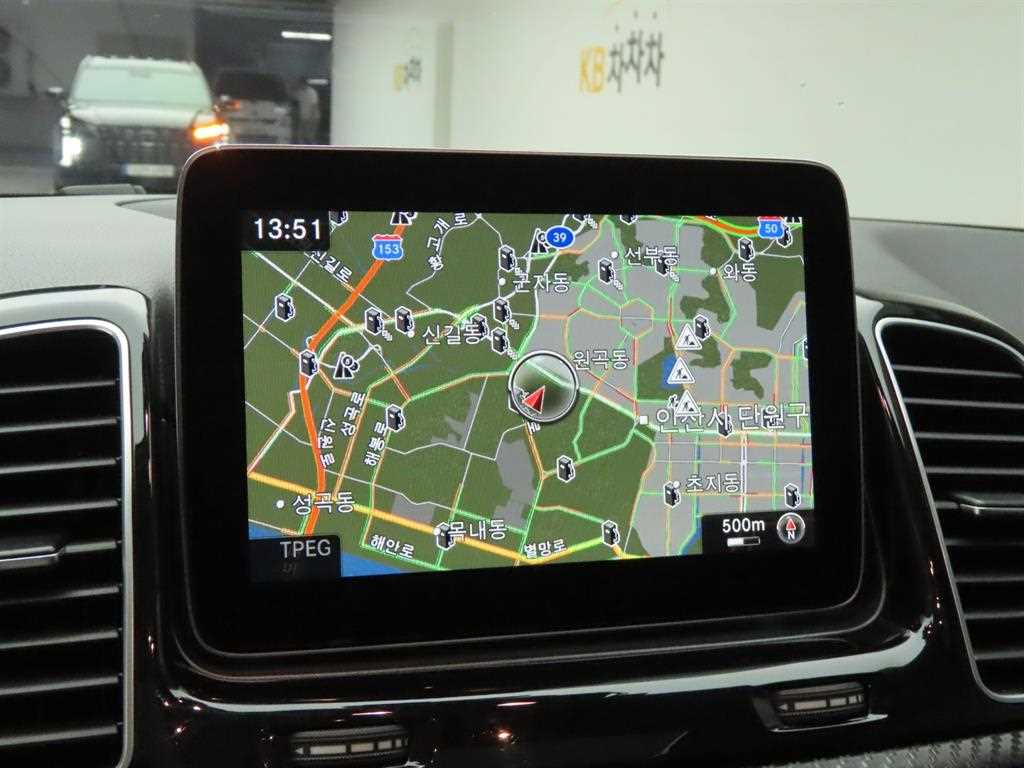 Mercedes Benz GLE Class - Vista 8