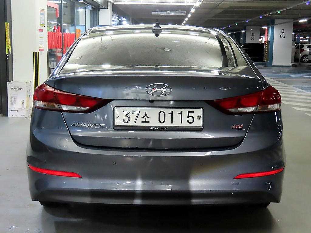 HYUNDAI Avante - Vista 5