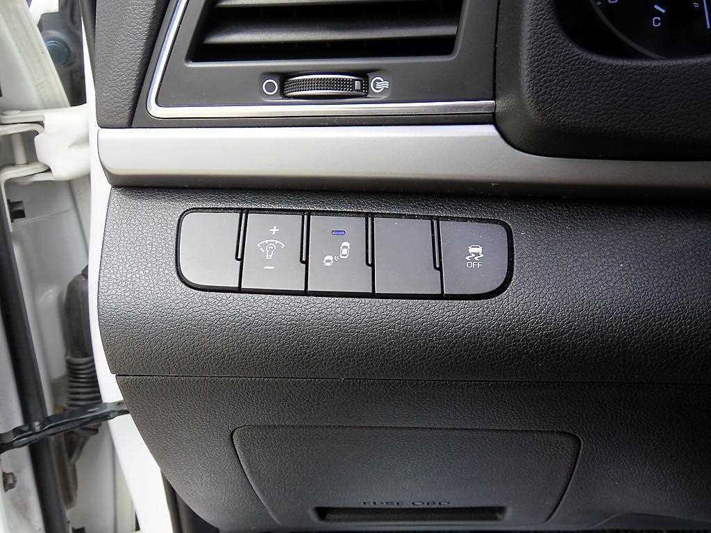 HYUNDAI Avante - Vista 12