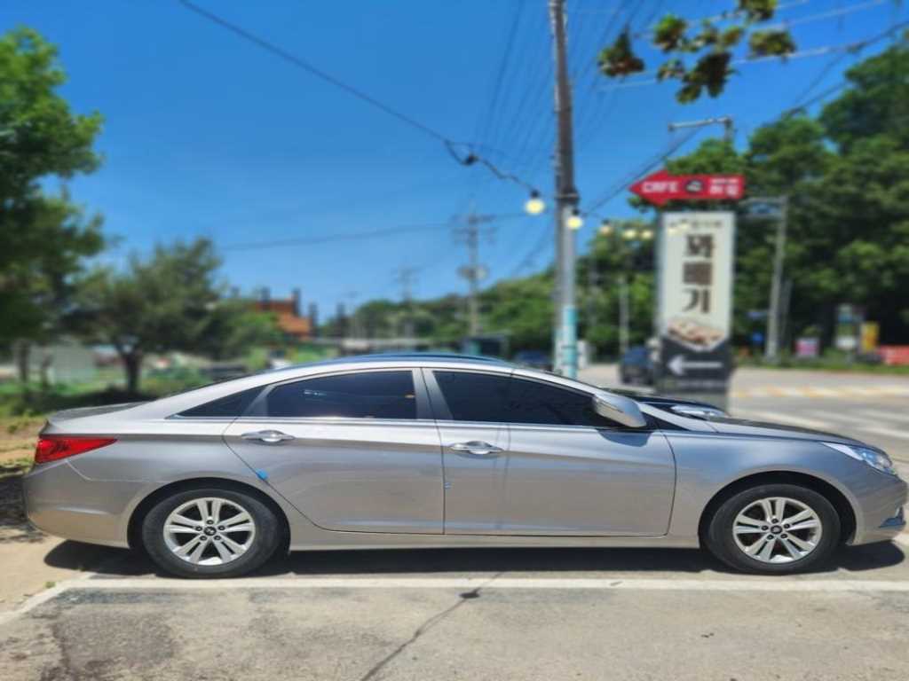 HYUNDAI Sonata - Vista 2