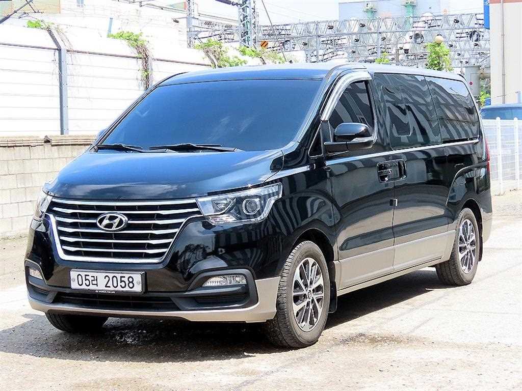HYUNDAI Starex - Vista 2