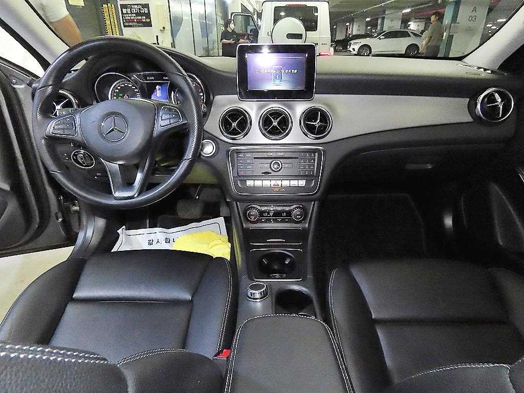 Mercedes Benz GLA Class - Vista 10