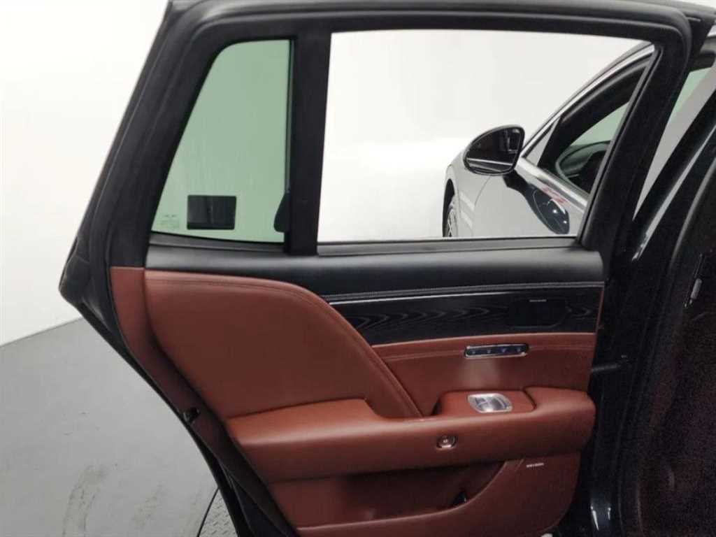 Genesis G90 - Vista 11