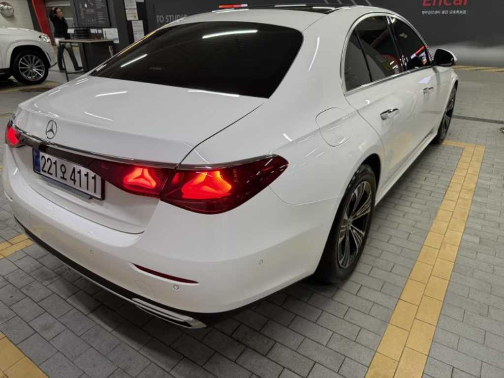 Mercedes Benz E class - Vista 5