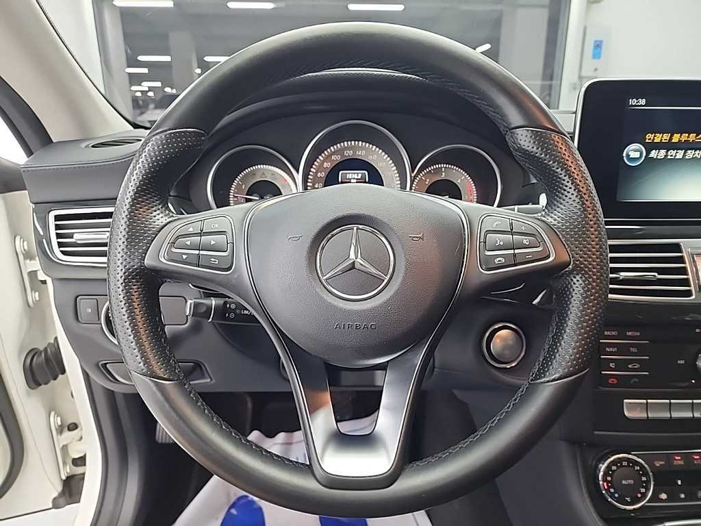 Mercedes Benz CLS Class - Vista 9