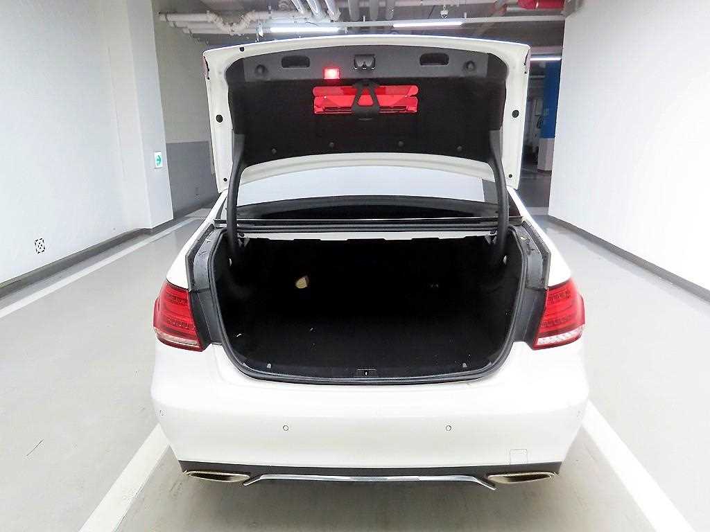 Mercedes Benz E class - Vista 5