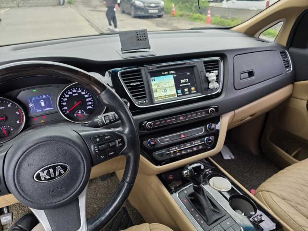 KIA Carnival - Vista 4