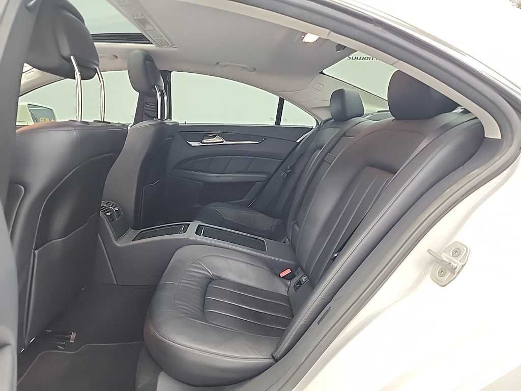 Mercedes Benz CLS Class - Vista 12