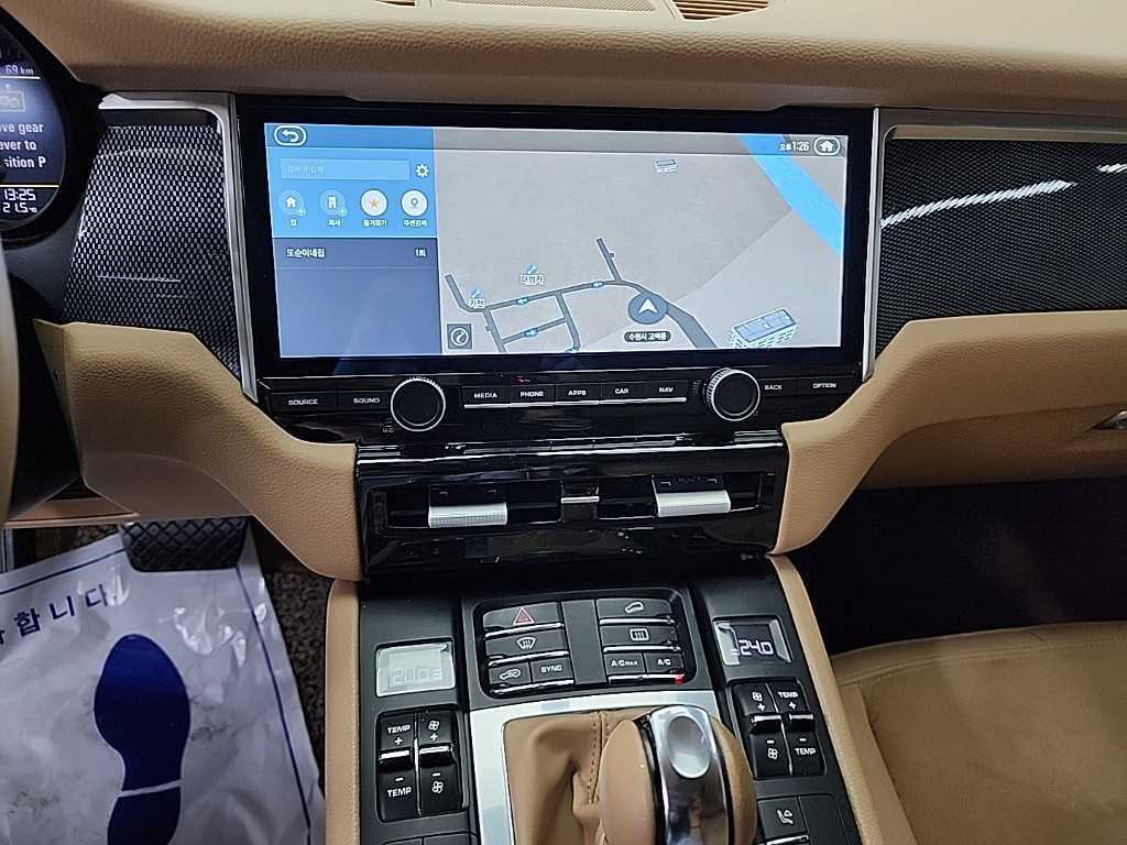 Porsche Macan - Vista 10