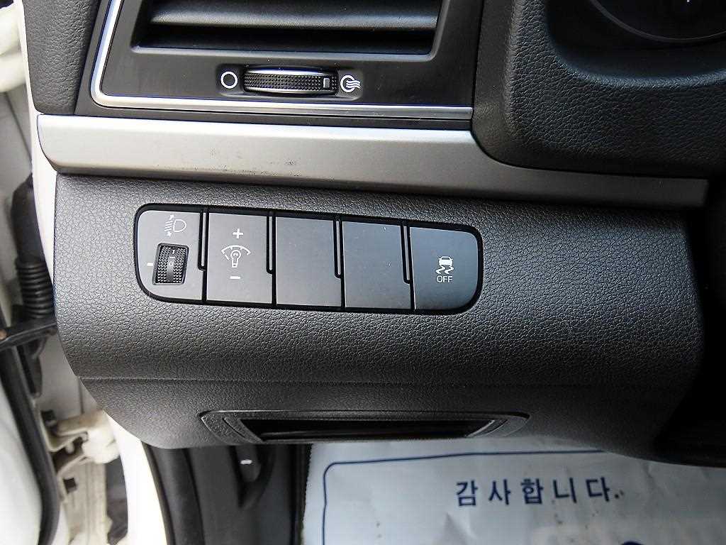 HYUNDAI Avante - Vista 12
