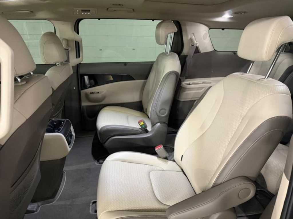 KIA Carnival - Vista 7