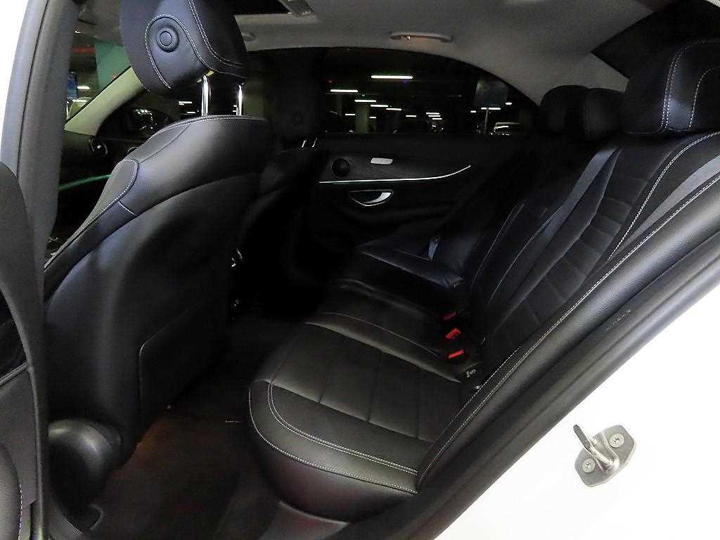 Mercedes Benz E class - Vista 7