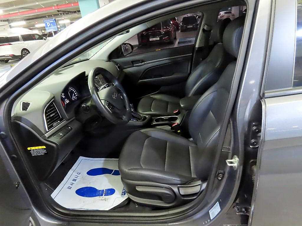 HYUNDAI Avante - Vista 6
