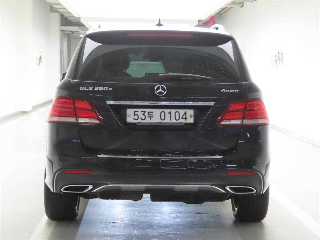 Mercedes Benz GLE Class - Vista 3