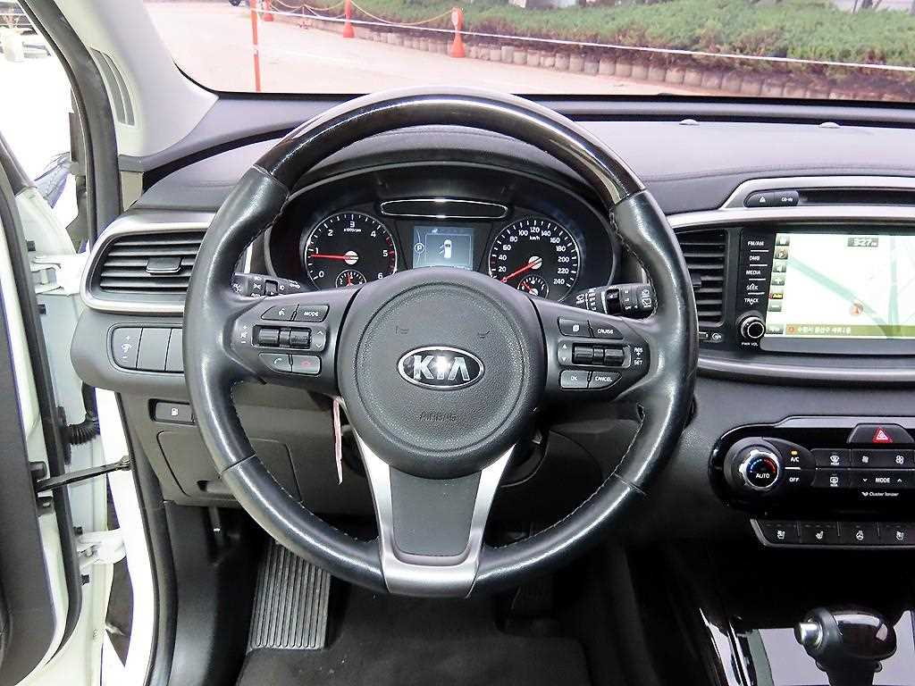 KIA Sorento - Vista 8