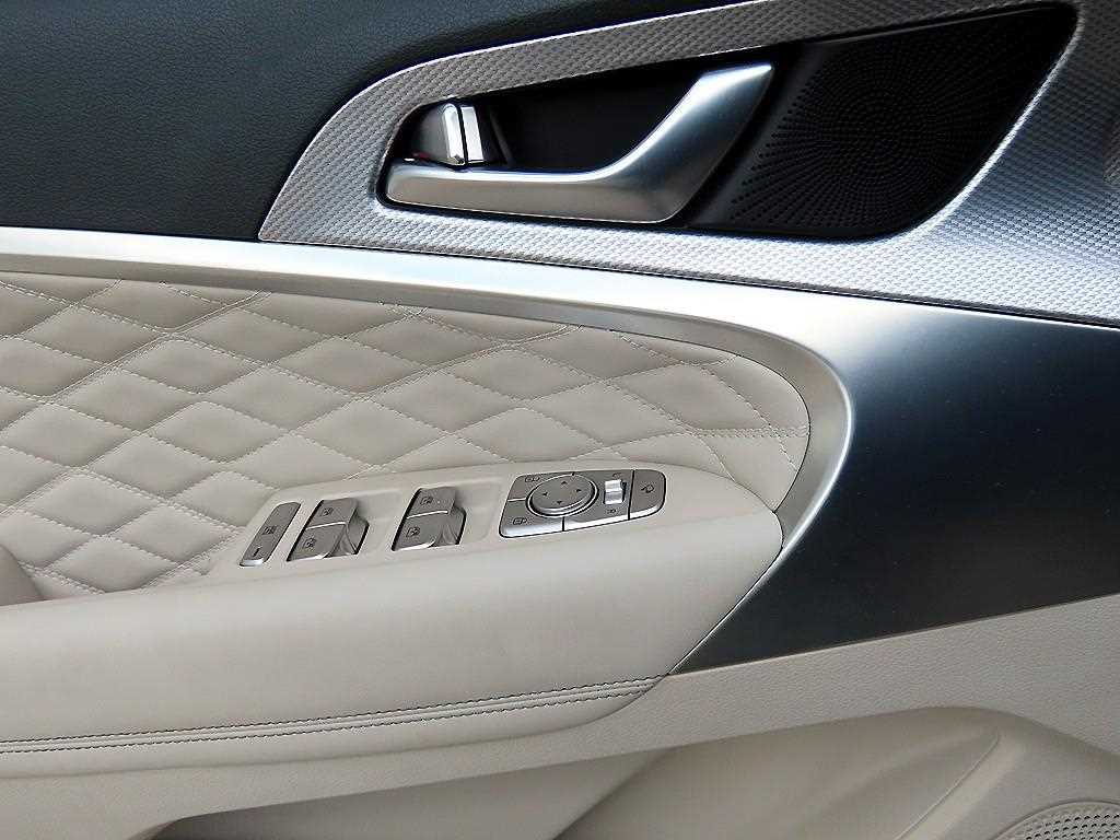Genesis G70 - Vista 12