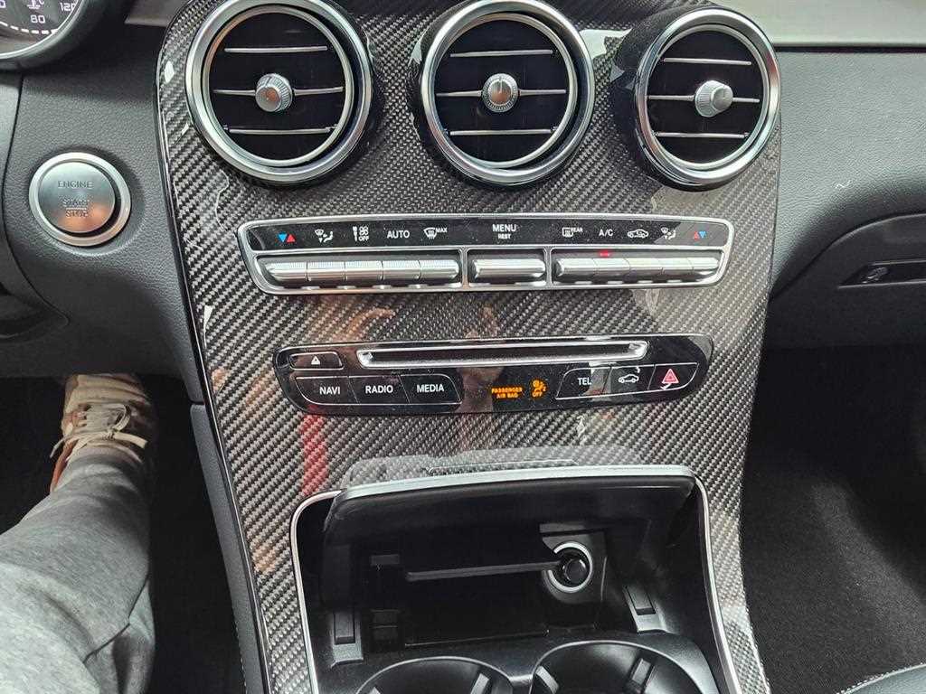 Mercedes Benz GLC Class - Vista 11